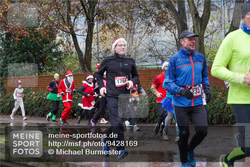 07.12.2025 - St. Pauli X-Mass-Run No. 15 Michael Burmester http://msf.ph/oto/9428169 07.12.2025 10:45:47 Laufen 1812, 1866, 1766, 233 meine-sportfotos.de