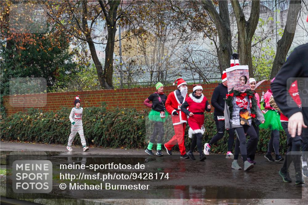 07.12.2025 - St. Pauli X-Mass-Run No. 15 Michael Burmester http://msf.ph/oto/9428174 07.12.2025 10:45:48 Laufen 1812, 149, 182 meine-sportfotos.de