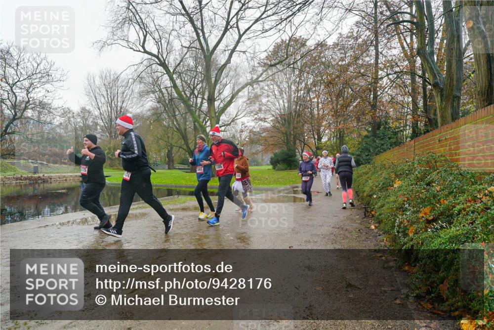 07.12.2025 - St. Pauli X-Mass-Run No. 15 Michael Burmester http://msf.ph/oto/9428176 07.12.2025 11:41:15 Laufen 375, 3463, 3385, 1225 meine-sportfotos.de