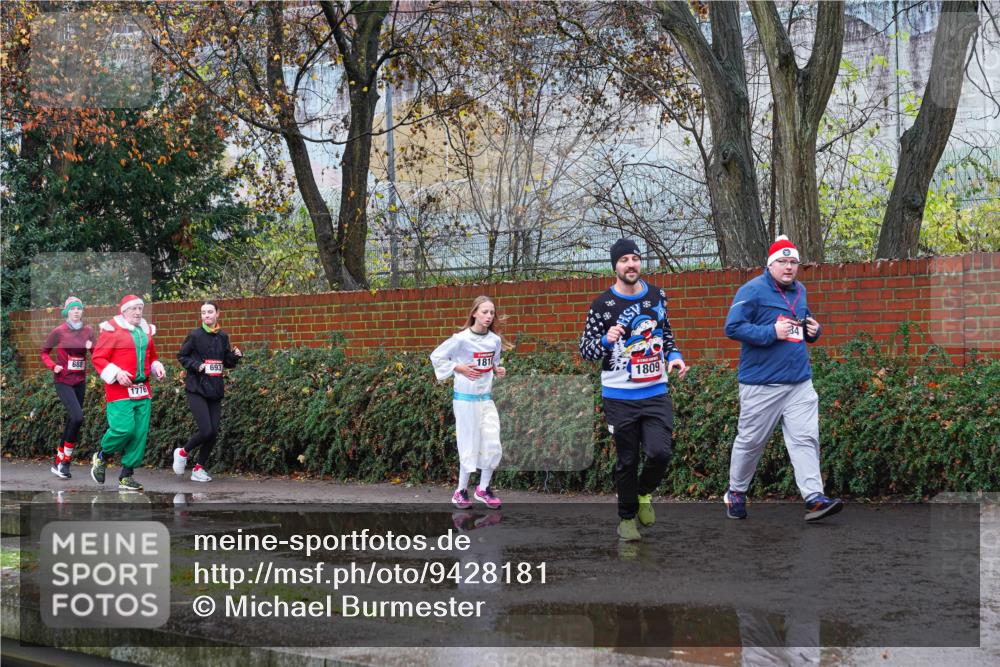 07.12.2025 - St. Pauli X-Mass-Run No. 15 Michael Burmester http://msf.ph/oto/9428181 07.12.2025 10:45:59 Laufen 688, 693, 1776, 181, 1809, 34 meine-sportfotos.de