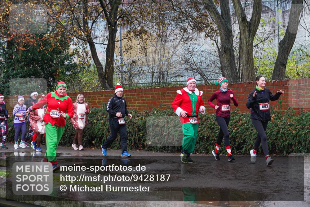 07.12.2025 - St. Pauli X-Mass-Run No. 15 Michael Burmester http://msf.ph/oto/9428187 07.12.2025 10:46:02 Laufen 1186, 142, 2040, 688, 693, 1420, 1778, 1776 meine-sportfotos.de