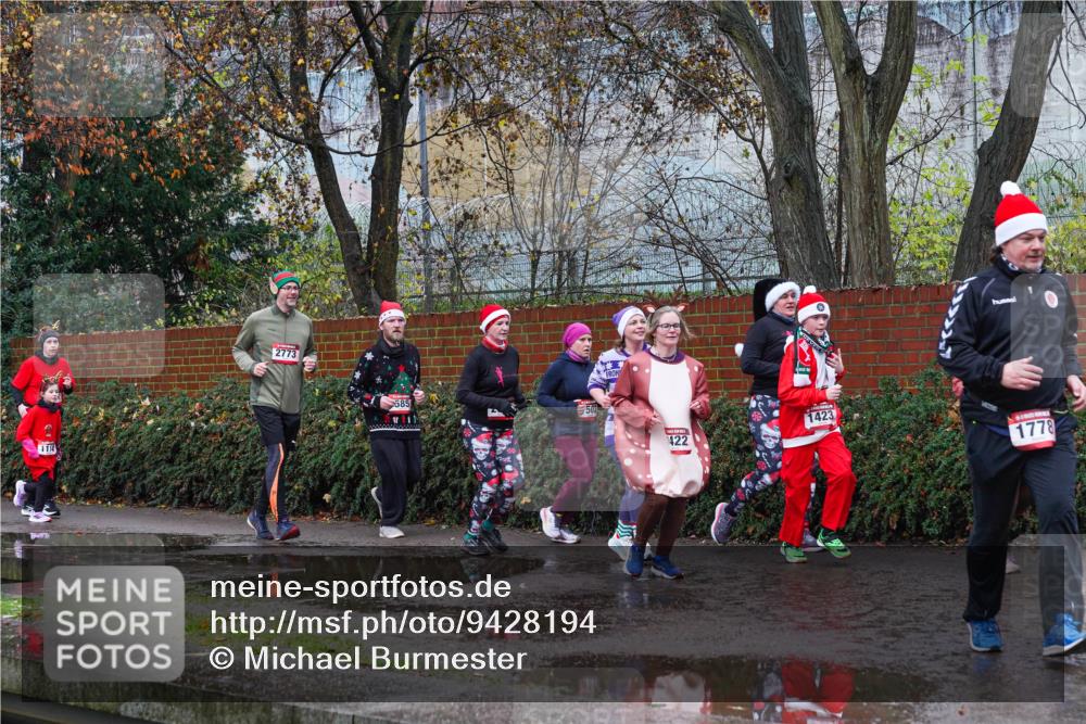 07.12.2025 - St. Pauli X-Mass-Run No. 15 Michael Burmester http://msf.ph/oto/9428194 07.12.2025 10:46:06 Laufen 1114, 2773, 585, 502, 11, 1422, 1423, 1778 meine-sportfotos.de