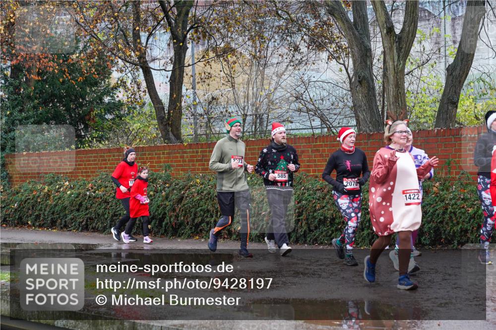 07.12.2025 - St. Pauli X-Mass-Run No. 15 Michael Burmester http://msf.ph/oto/9428197 07.12.2025 10:46:07 Laufen 273, 585, 2070, 1422 meine-sportfotos.de
