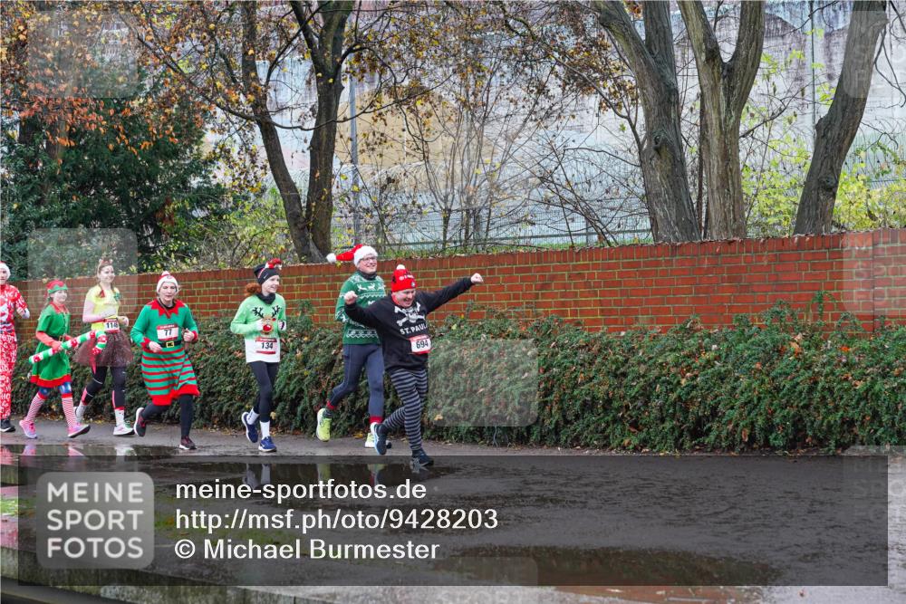 07.12.2025 - St. Pauli X-Mass-Run No. 15 Michael Burmester http://msf.ph/oto/9428203 07.12.2025 10:46:34 Laufen 77, 134, 694 meine-sportfotos.de