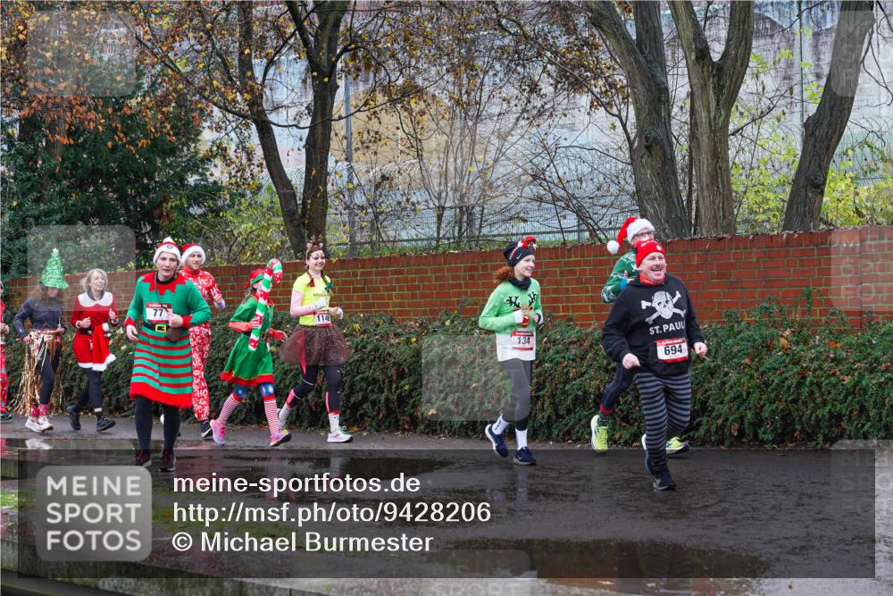 07.12.2025 - St. Pauli X-Mass-Run No. 15 Michael Burmester http://msf.ph/oto/9428206 07.12.2025 10:46:36 Laufen 77, 1146, 134, 694 meine-sportfotos.de