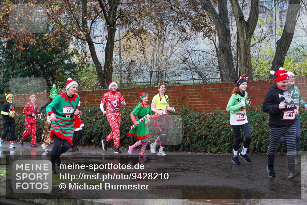 07.12.2025 - St. Pauli X-Mass-Run No. 15 Michael Burmester http://msf.ph/oto/9428210 07.12.2025 10:46:36 Laufen 77, 134, 694 meine-sportfotos.de