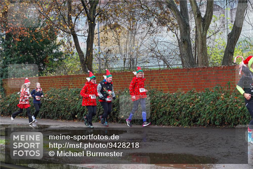 07.12.2025 - St. Pauli X-Mass-Run No. 15 Michael Burmester http://msf.ph/oto/9428218 07.12.2025 10:46:41 Laufen 48, 942, 946, 948 meine-sportfotos.de