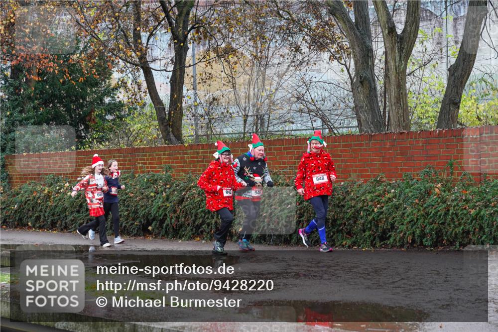07.12.2025 - St. Pauli X-Mass-Run No. 15 Michael Burmester http://msf.ph/oto/9428220 07.12.2025 10:46:42 Laufen 66, 942, 946, 948 meine-sportfotos.de