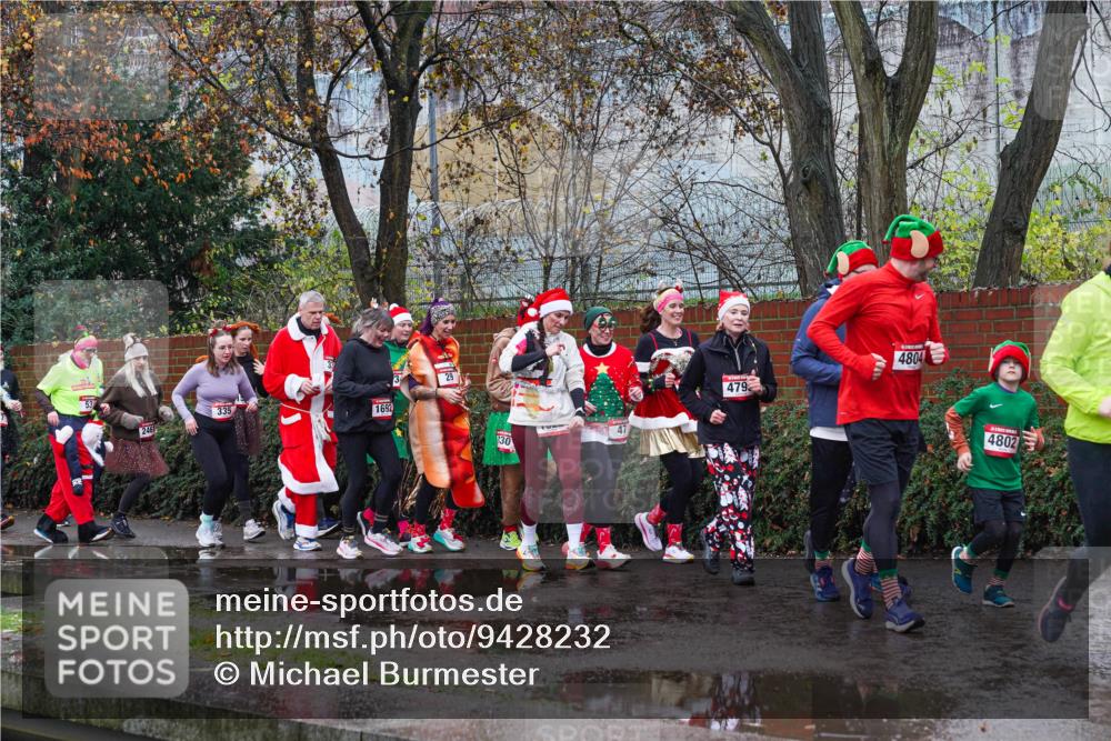 07.12.2025 - St. Pauli X-Mass-Run No. 15 Michael Burmester http://msf.ph/oto/9428232 07.12.2025 10:46:51 Laufen 335, 2461, 1692, 130, 479, 4804, 4802 meine-sportfotos.de