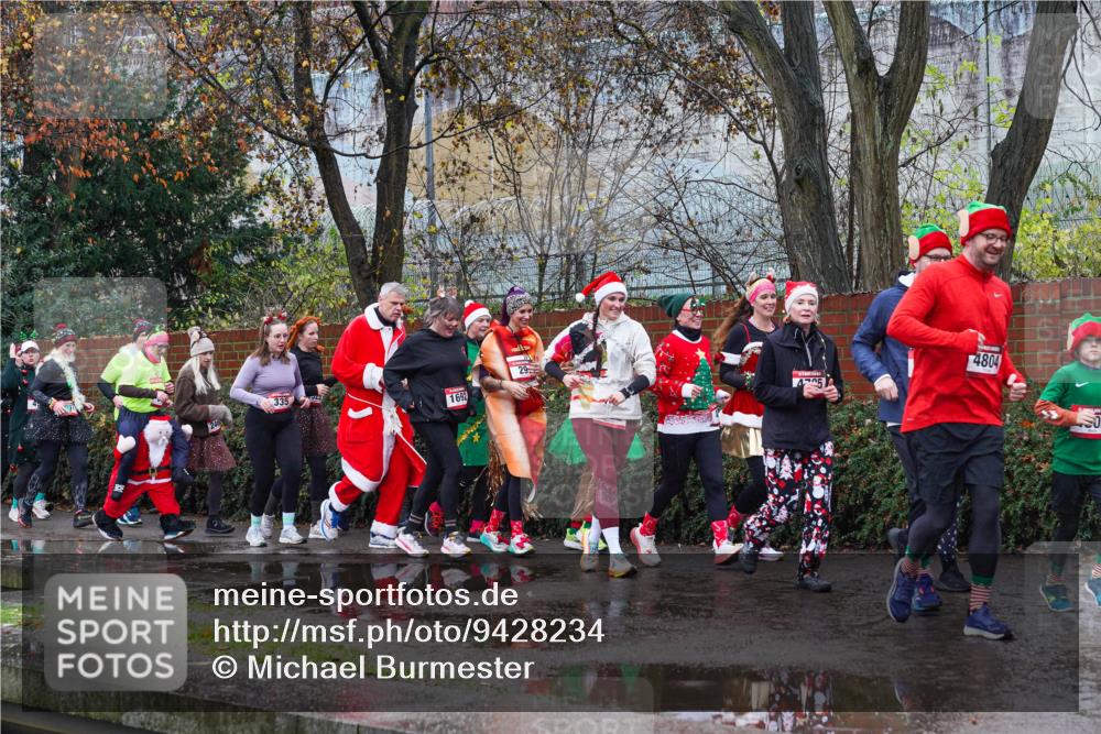 07.12.2025 - St. Pauli X-Mass-Run No. 15 Michael Burmester http://msf.ph/oto/9428234 07.12.2025 10:46:51 Laufen 335, 1692, 29, 175, 4804 meine-sportfotos.de