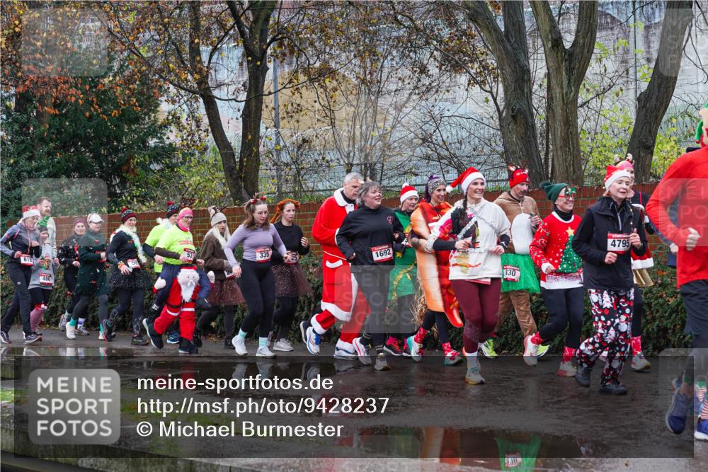 07.12.2025 - St. Pauli X-Mass-Run No. 15 Michael Burmester http://msf.ph/oto/9428237 07.12.2025 10:46:52 Laufen 619, 496, 335, 1692, 330, 330, 4795 meine-sportfotos.de