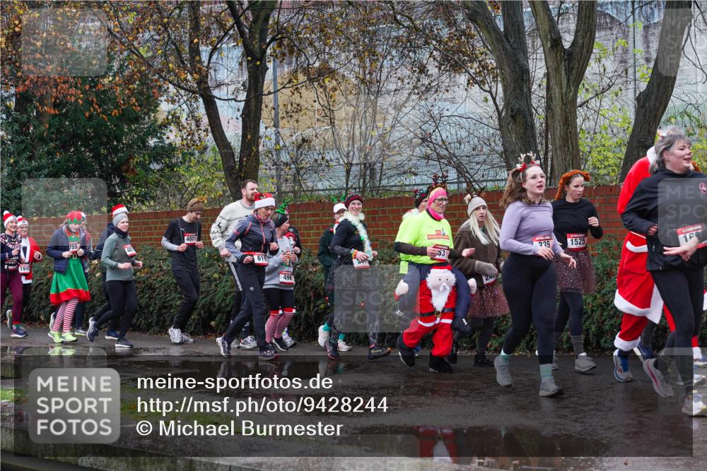 07.12.2025 - St. Pauli X-Mass-Run No. 15 Michael Burmester http://msf.ph/oto/9428244 07.12.2025 10:46:55 Laufen 1945, 755, 4801, 496, 53, 24015, 235, 1525, 16 meine-sportfotos.de