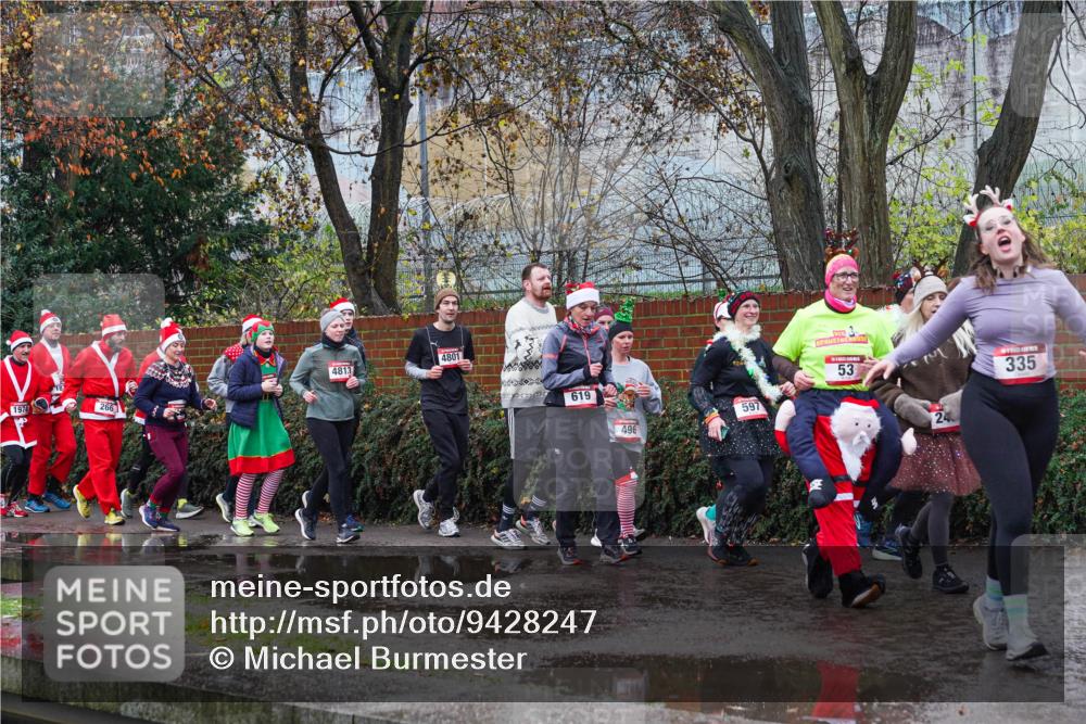 07.12.2025 - St. Pauli X-Mass-Run No. 15 Michael Burmester http://msf.ph/oto/9428247 07.12.2025 10:46:56 Laufen 1974, 266, 4801, 4813, 619, 496, 597, 53, 24, 335 meine-sportfotos.de
