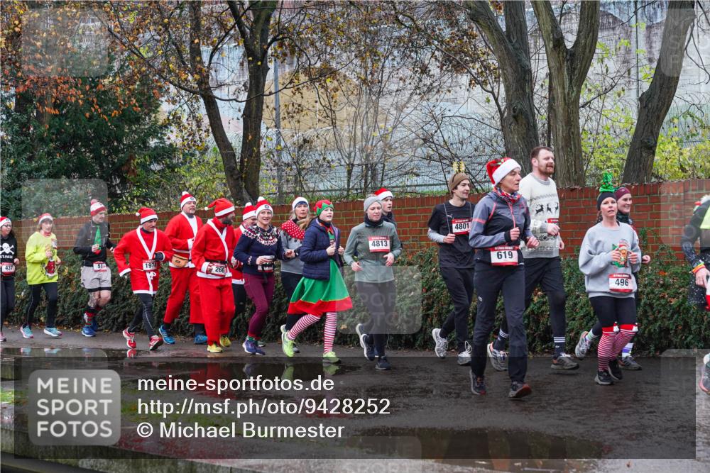 07.12.2025 - St. Pauli X-Mass-Run No. 15 Michael Burmester http://msf.ph/oto/9428252 07.12.2025 10:46:57 Laufen 437, 51, 1974, 266, 4813, 4801, 619, 496 meine-sportfotos.de