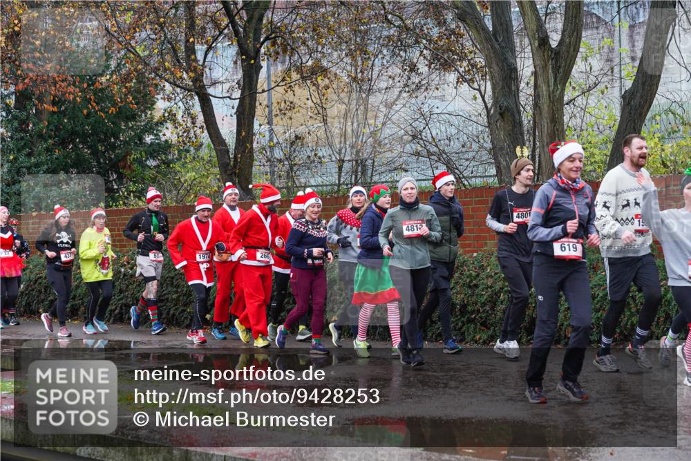 07.12.2025 - St. Pauli X-Mass-Run No. 15 Michael Burmester http://msf.ph/oto/9428253 07.12.2025 10:46:58 Laufen 437, 1974, 266, 4812, 4801, 619, 15 meine-sportfotos.de