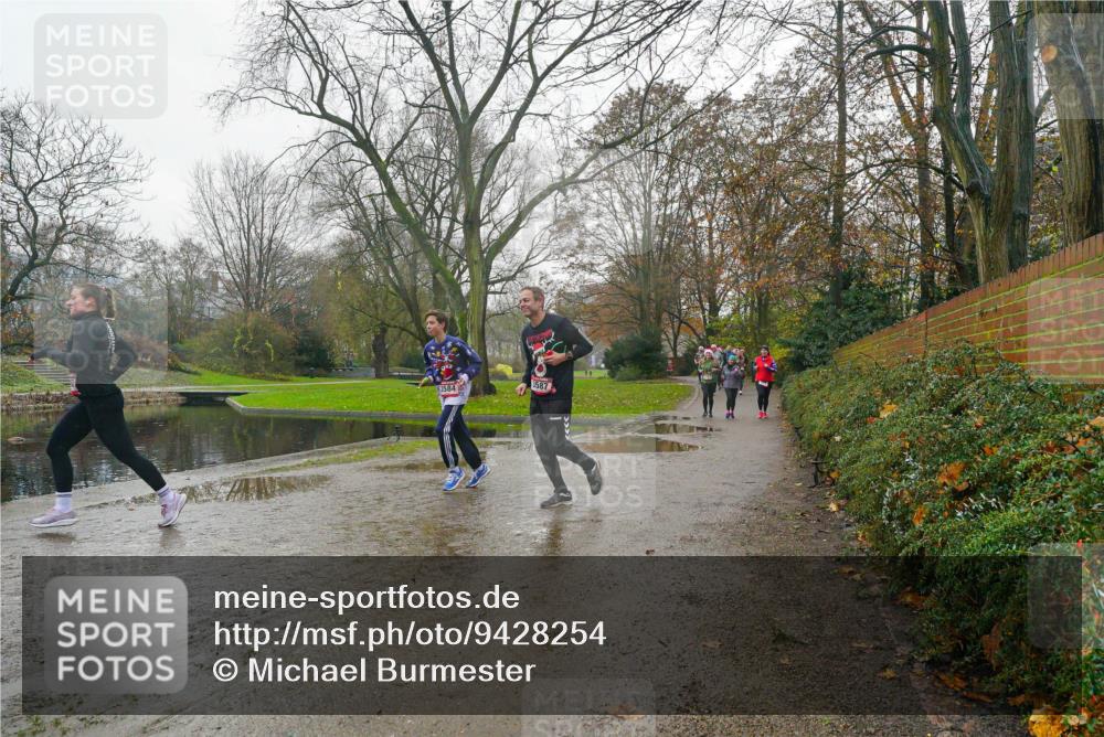 07.12.2025 - St. Pauli X-Mass-Run No. 15 Michael Burmester http://msf.ph/oto/9428254 07.12.2025 11:42:14 Laufen 3584, 3587 meine-sportfotos.de
