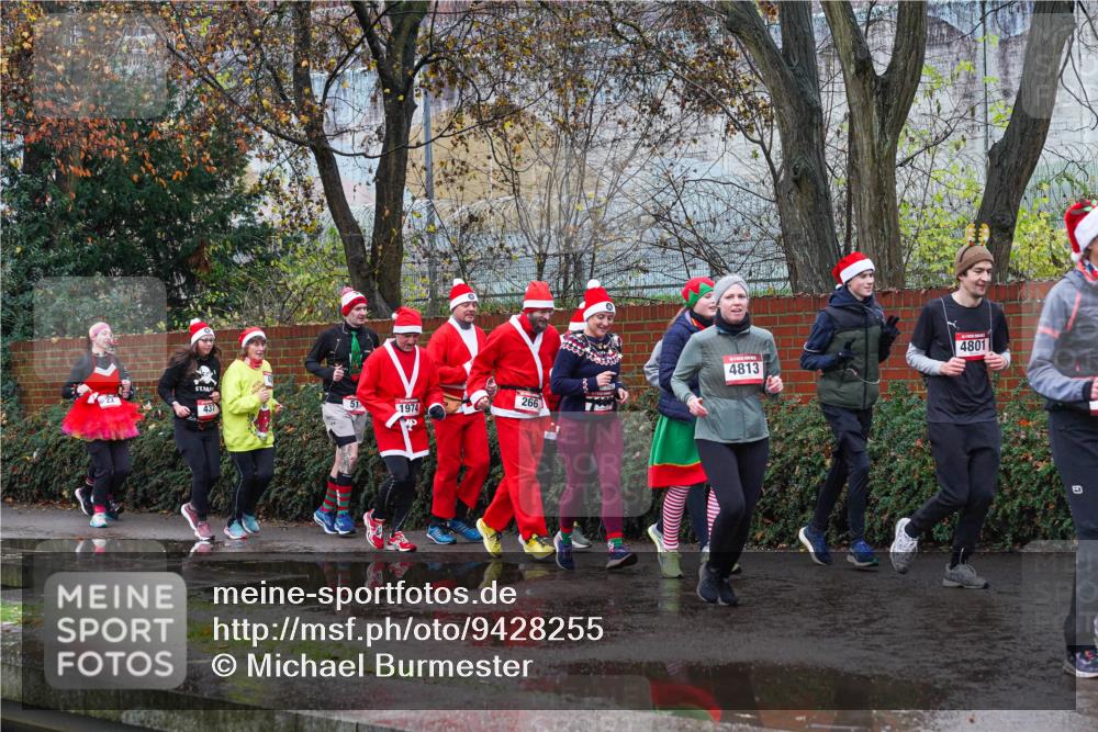 07.12.2025 - St. Pauli X-Mass-Run No. 15 Michael Burmester http://msf.ph/oto/9428255 07.12.2025 10:46:59 Laufen 437, 1974, 266, 4813, 4801 meine-sportfotos.de