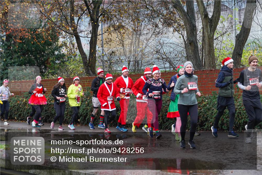 07.12.2025 - St. Pauli X-Mass-Run No. 15 Michael Burmester http://msf.ph/oto/9428256 07.12.2025 10:46:59 Laufen 437, 1974, 1870, 26, 4813, 4801 meine-sportfotos.de