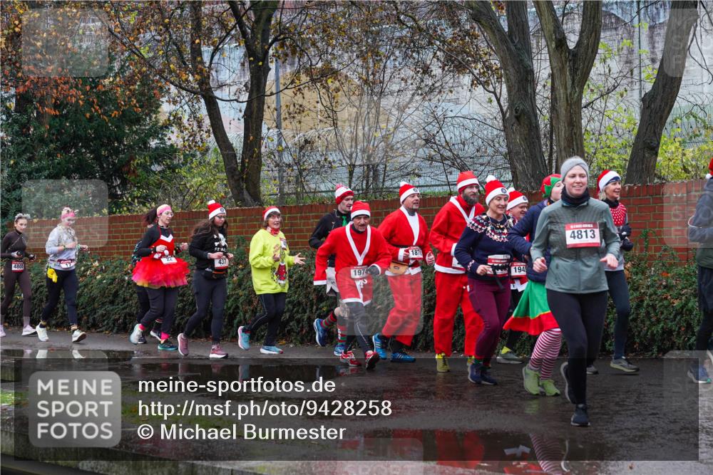 07.12.2025 - St. Pauli X-Mass-Run No. 15 Michael Burmester http://msf.ph/oto/9428258 07.12.2025 10:47:00 Laufen 4805, 437, 1974, 1870, 1163, 194, 4813 meine-sportfotos.de