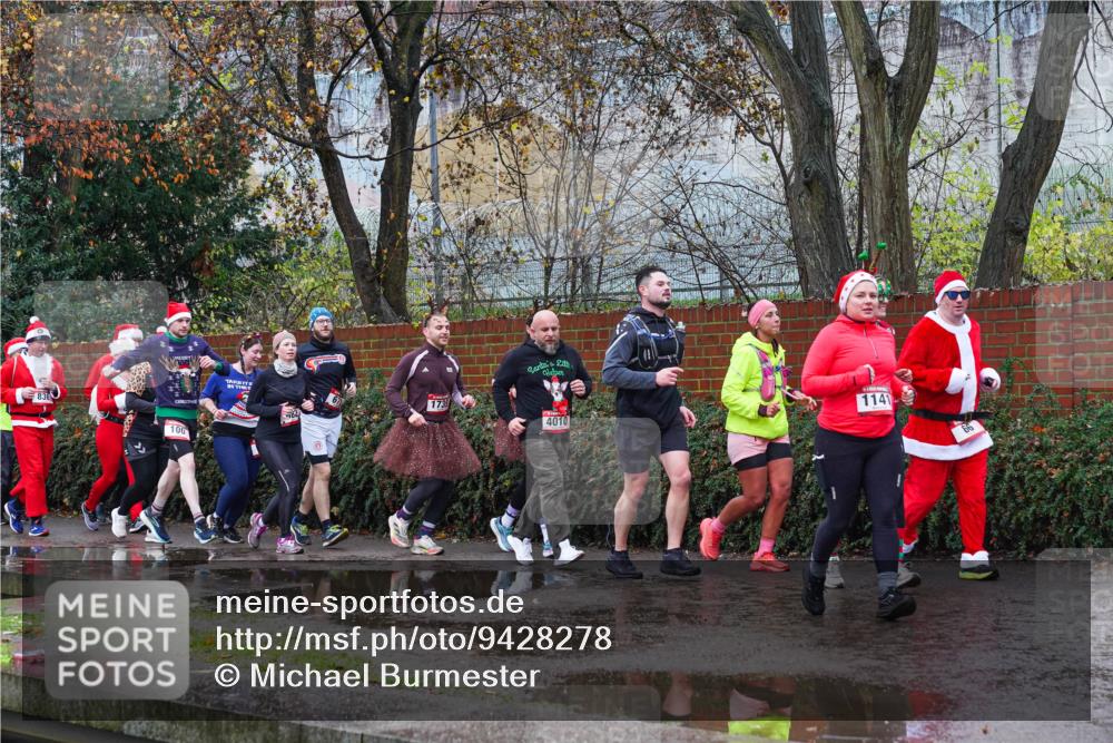 07.12.2025 - St. Pauli X-Mass-Run No. 15 Michael Burmester http://msf.ph/oto/9428278 07.12.2025 10:47:07 Laufen 82, 100, 1739, 1141, 4010 meine-sportfotos.de