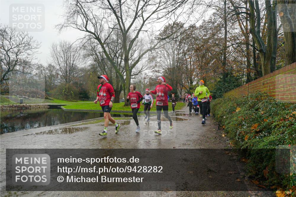 07.12.2025 - St. Pauli X-Mass-Run No. 15 Michael Burmester http://msf.ph/oto/9428282 07.12.2025 11:42:37 Laufen 1995, 3992, 3990 meine-sportfotos.de