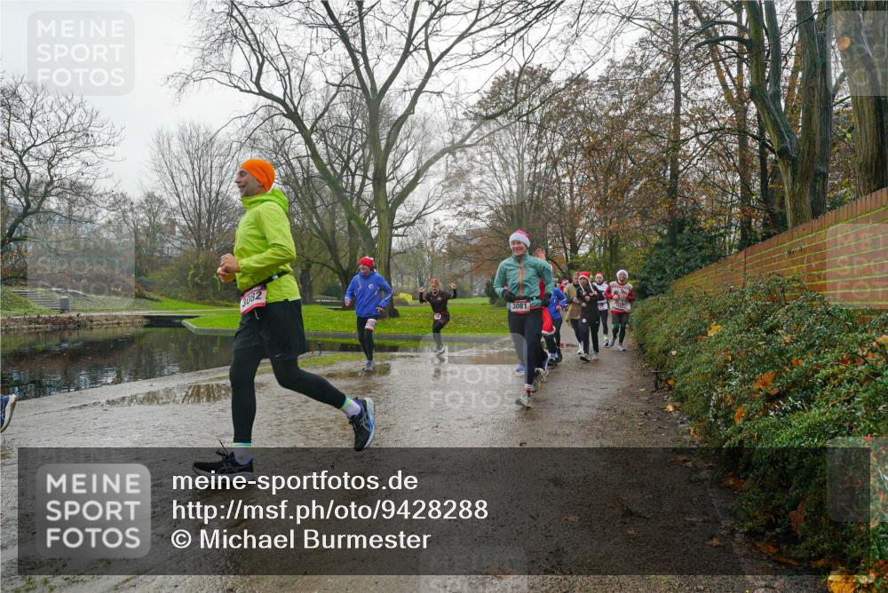 07.12.2025 - St. Pauli X-Mass-Run No. 15 Michael Burmester http://msf.ph/oto/9428288 07.12.2025 11:42:39 Laufen 3082, 3081 meine-sportfotos.de