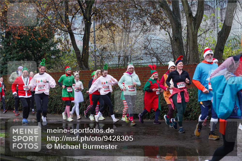 07.12.2025 - St. Pauli X-Mass-Run No. 15 Michael Burmester http://msf.ph/oto/9428305 07.12.2025 10:47:18 Laufen 180, 1821, 681, 696, 1825, 1800, 1627, 12 meine-sportfotos.de