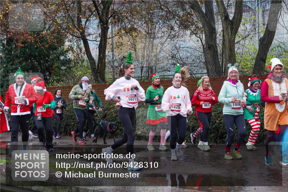 07.12.2025 - St. Pauli X-Mass-Run No. 15 Michael Burmester http://msf.ph/oto/9428310 07.12.2025 10:47:19 Laufen 180, 1802, 176, 416, 1714, 1821, 681, 1825, 863, 1800 meine-sportfotos.de