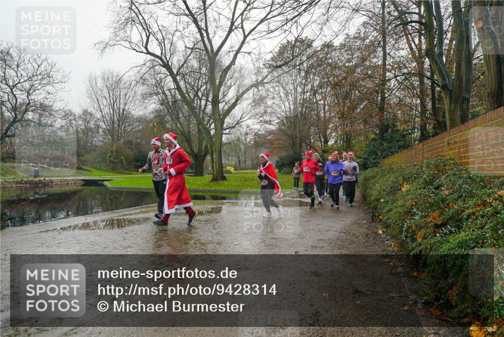 07.12.2025 - St. Pauli X-Mass-Run No. 15 Michael Burmester http://msf.ph/oto/9428314 07.12.2025 11:42:52 Laufen 3692, 2747 meine-sportfotos.de