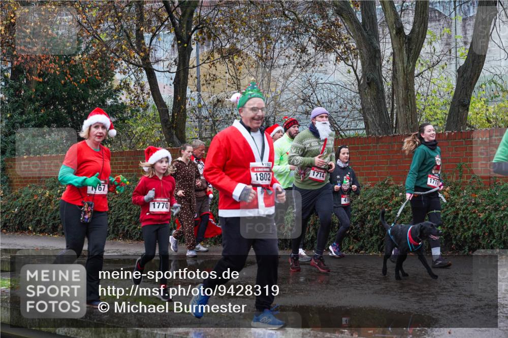 07.12.2025 - St. Pauli X-Mass-Run No. 15 Michael Burmester http://msf.ph/oto/9428319 07.12.2025 10:47:22 Laufen 7, 67, 1770, 1802, 1802, 2, 1714, 416, 1711 meine-sportfotos.de