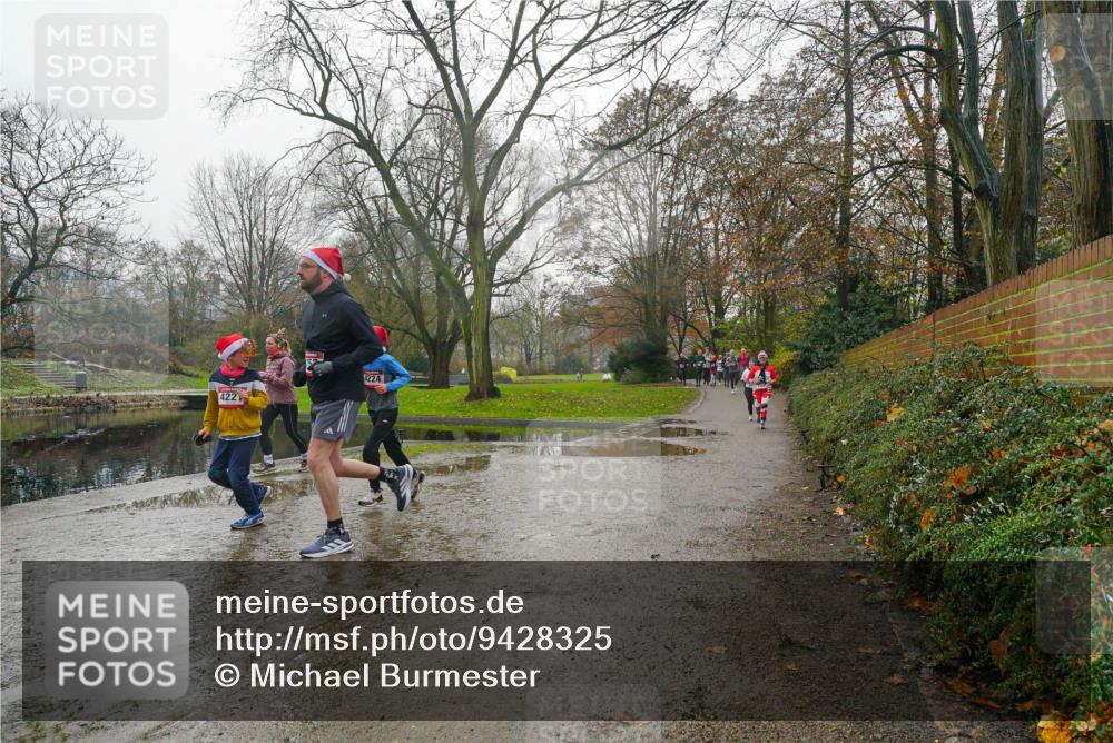 07.12.2025 - St. Pauli X-Mass-Run No. 15 Michael Burmester http://msf.ph/oto/9428325 07.12.2025 11:42:56 Laufen 422, 4224 meine-sportfotos.de