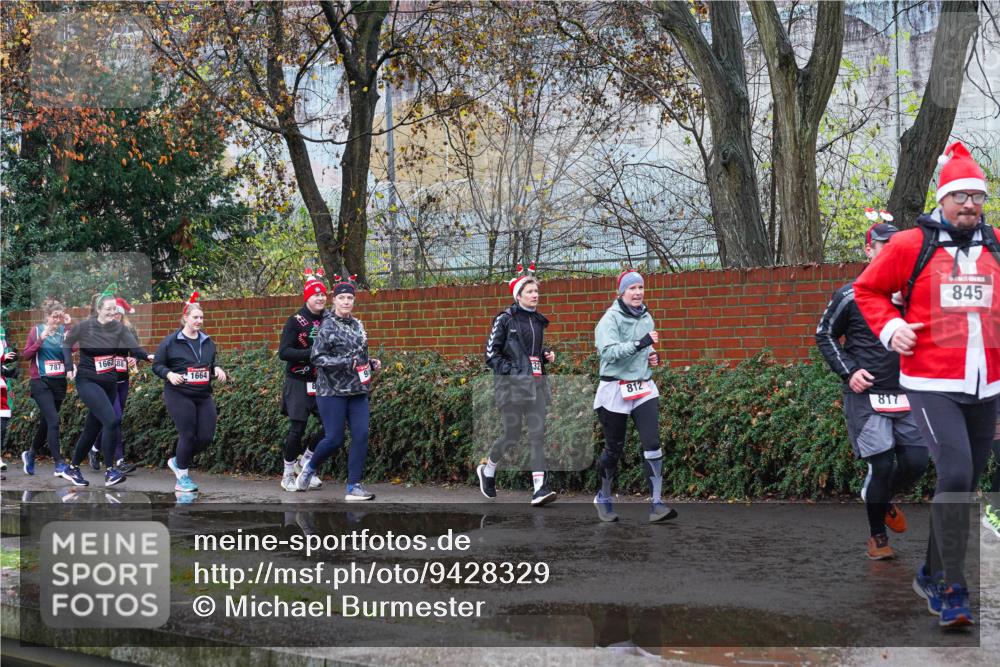 07.12.2025 - St. Pauli X-Mass-Run No. 15 Michael Burmester http://msf.ph/oto/9428329 07.12.2025 10:47:35 Laufen 787, 1662, 88, 1664, 32, 812, 817, 845 meine-sportfotos.de