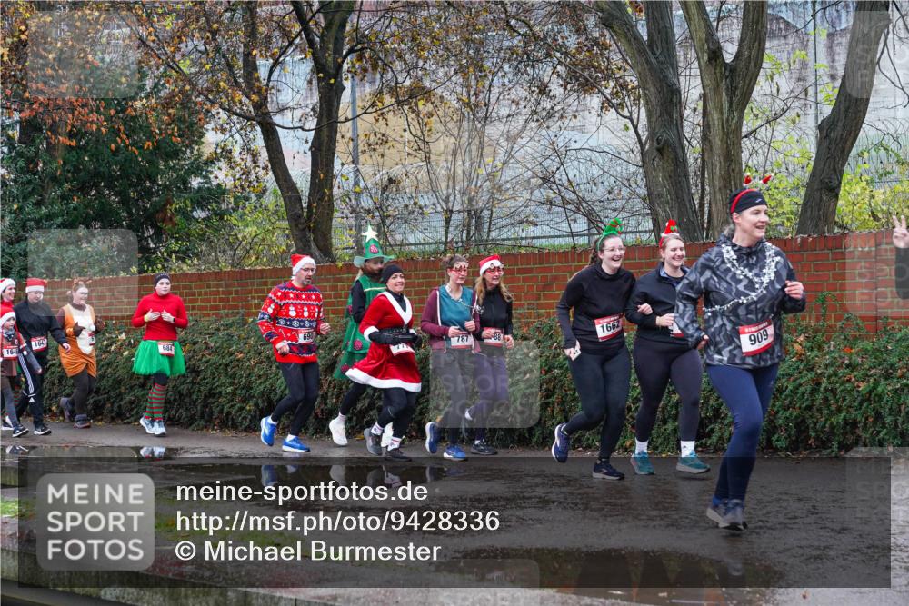 07.12.2025 - St. Pauli X-Mass-Run No. 15 Michael Burmester http://msf.ph/oto/9428336 07.12.2025 10:47:38 Laufen 1646, 1647, 684, 787, 88, 1662, 909 meine-sportfotos.de