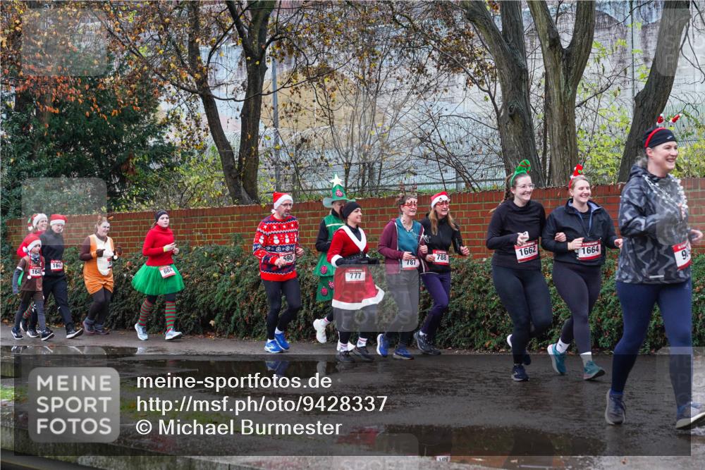 07.12.2025 - St. Pauli X-Mass-Run No. 15 Michael Burmester http://msf.ph/oto/9428337 07.12.2025 10:47:38 Laufen 1646, 1647, 684, 690, 777, 787, 08, 788, 1662, 1664 meine-sportfotos.de
