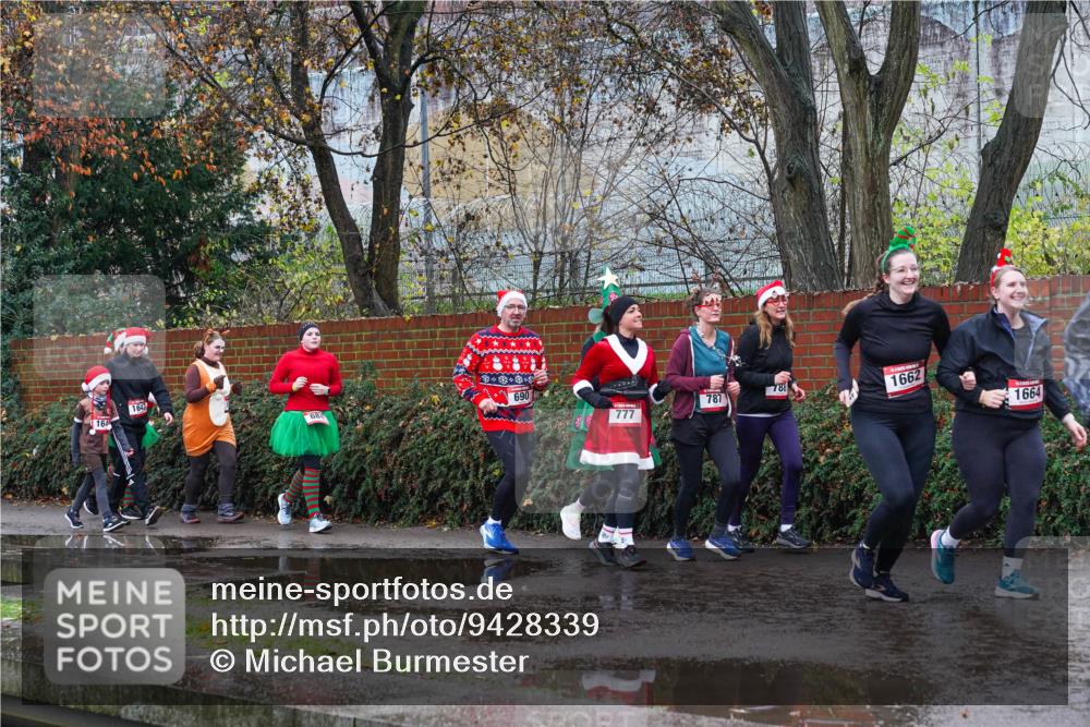 07.12.2025 - St. Pauli X-Mass-Run No. 15 Michael Burmester http://msf.ph/oto/9428339 07.12.2025 10:47:39 Laufen 164, 1647, 690, 788, 68, 787, 777, 1662, 1664 meine-sportfotos.de
