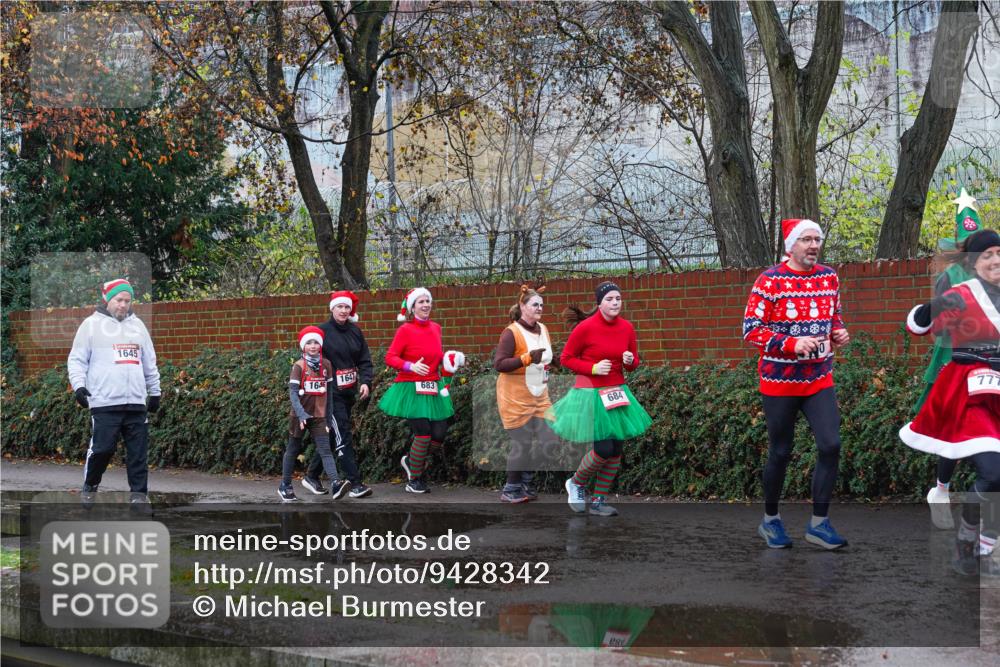 07.12.2025 - St. Pauli X-Mass-Run No. 15 Michael Burmester http://msf.ph/oto/9428342 07.12.2025 10:47:41 Laufen 1645, 1646, 1647, 683, 8, 684, 777 meine-sportfotos.de