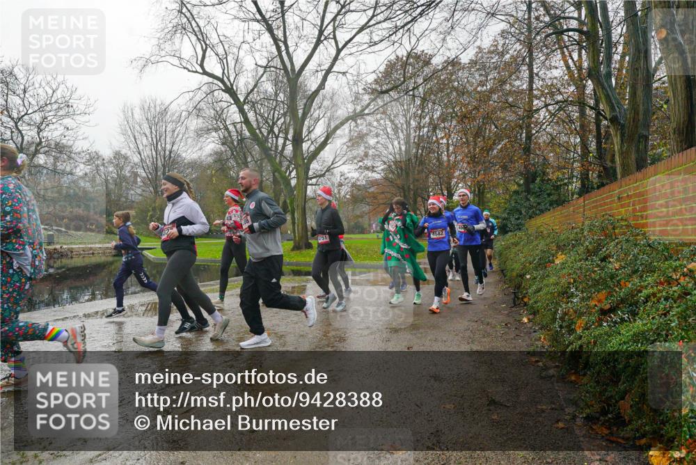 07.12.2025 - St. Pauli X-Mass-Run No. 15 Michael Burmester http://msf.ph/oto/9428388 07.12.2025 11:43:38 Laufen 4751, 4682 meine-sportfotos.de
