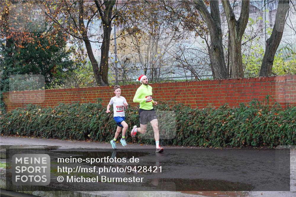 07.12.2025 - St. Pauli X-Mass-Run No. 15 Michael Burmester http://msf.ph/oto/9428421 07.12.2025 10:58:03 Laufen 1321 meine-sportfotos.de