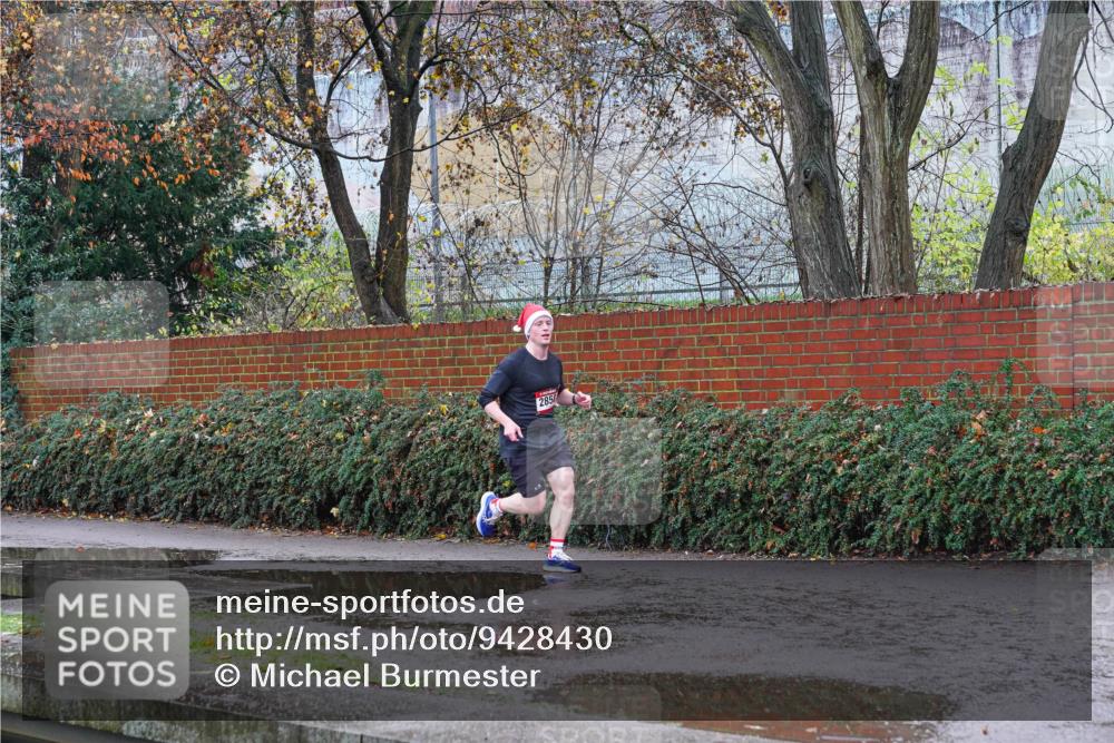 07.12.2025 - St. Pauli X-Mass-Run No. 15 Michael Burmester http://msf.ph/oto/9428430 07.12.2025 10:58:45 Laufen 285 meine-sportfotos.de