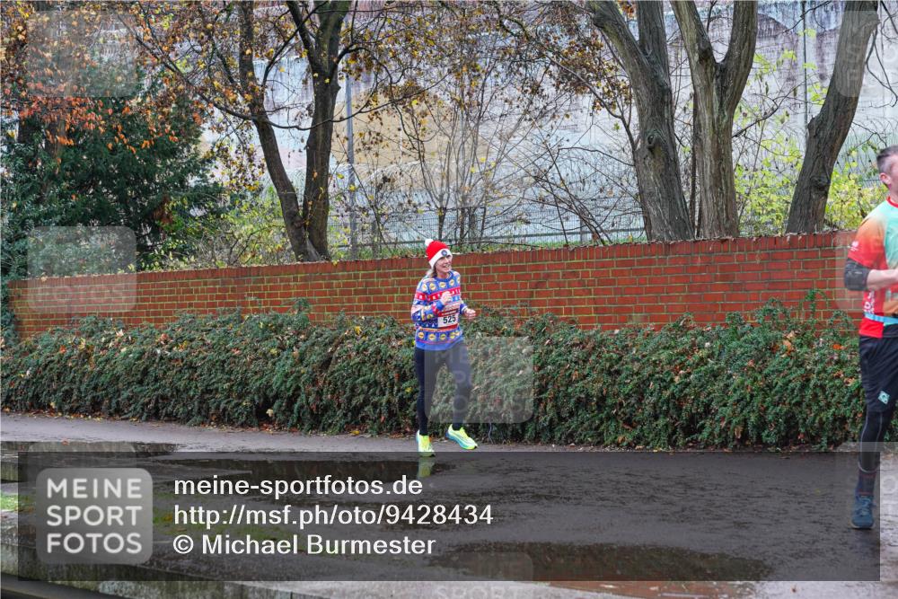 07.12.2025 - St. Pauli X-Mass-Run No. 15 Michael Burmester http://msf.ph/oto/9428434 07.12.2025 10:59:06 Laufen 525 meine-sportfotos.de