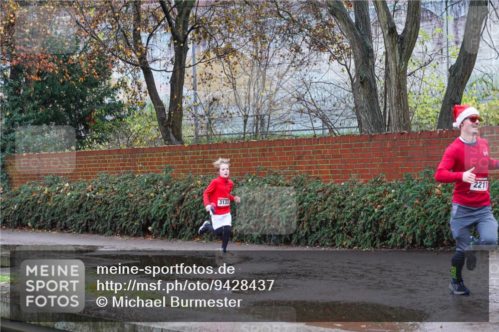 07.12.2025 - St. Pauli X-Mass-Run No. 15 Michael Burmester http://msf.ph/oto/9428437 07.12.2025 10:59:28 Laufen 3133, 2211 meine-sportfotos.de