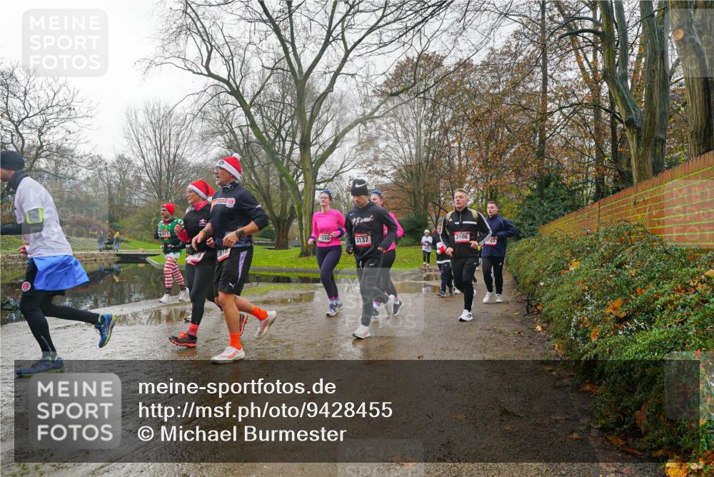 07.12.2025 - St. Pauli X-Mass-Run No. 15 Michael Burmester http://msf.ph/oto/9428455 07.12.2025 11:44:15 Laufen 1580, 3137, 3106 meine-sportfotos.de