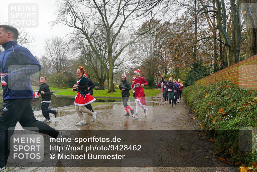 07.12.2025 - St. Pauli X-Mass-Run No. 15 Michael Burmester http://msf.ph/oto/9428462 07.12.2025 11:44:18 Laufen 4307, 4033 meine-sportfotos.de