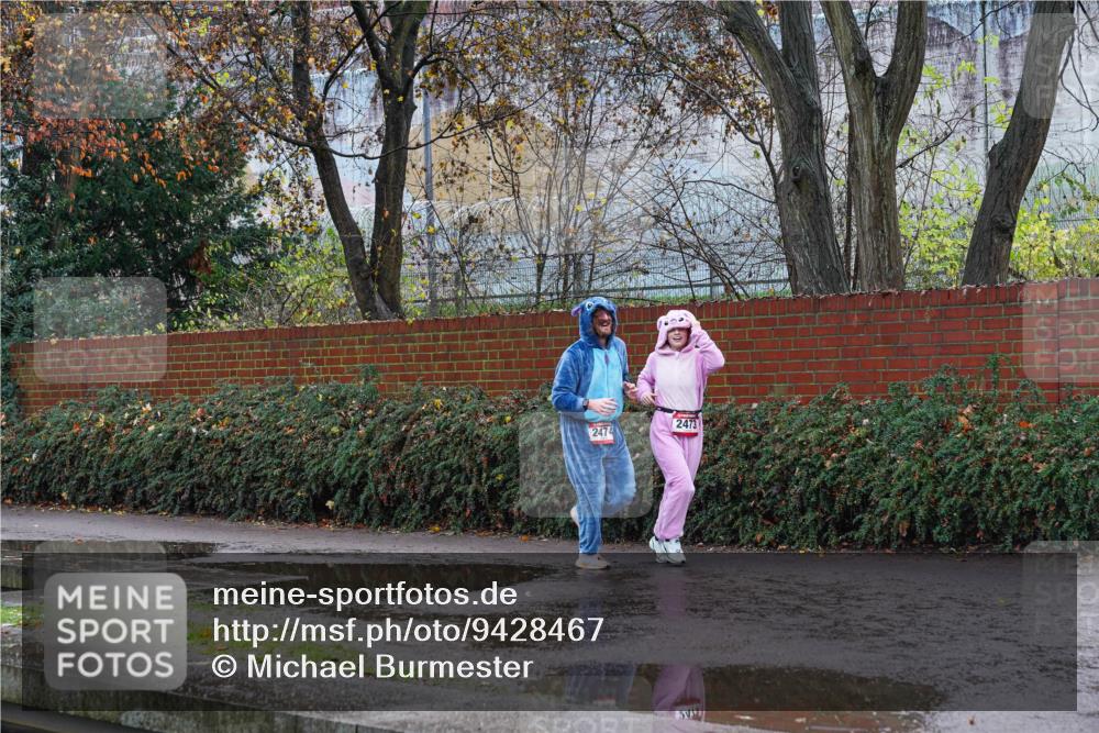 07.12.2025 - St. Pauli X-Mass-Run No. 15 Michael Burmester http://msf.ph/oto/9428467 07.12.2025 11:01:06 Laufen 2473, 2474 meine-sportfotos.de
