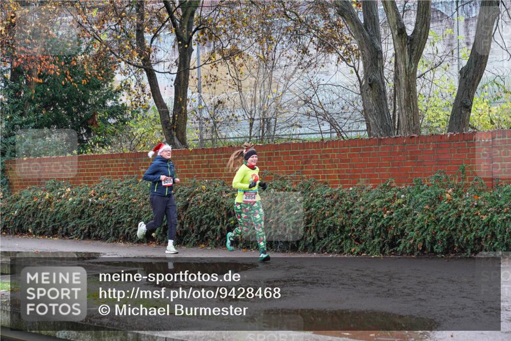 07.12.2025 - St. Pauli X-Mass-Run No. 15 Michael Burmester http://msf.ph/oto/9428468 07.12.2025 11:01:09 Laufen 3205, 2854 meine-sportfotos.de
