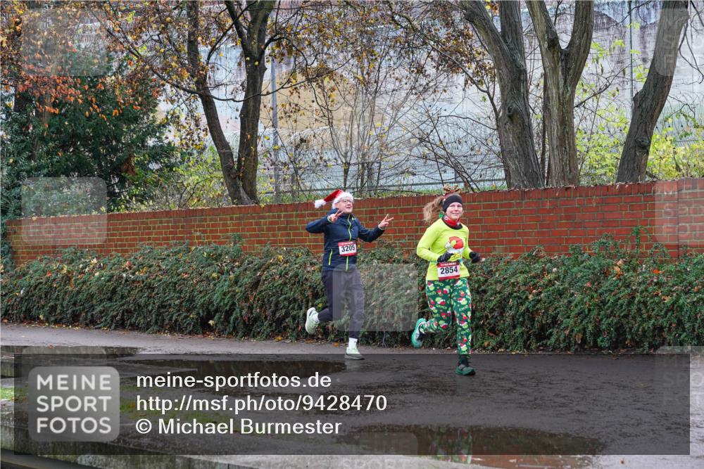 07.12.2025 - St. Pauli X-Mass-Run No. 15 Michael Burmester http://msf.ph/oto/9428470 07.12.2025 11:01:09 Laufen 3205, 2854 meine-sportfotos.de