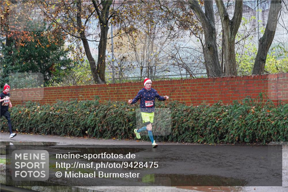 07.12.2025 - St. Pauli X-Mass-Run No. 15 Michael Burmester http://msf.ph/oto/9428475 07.12.2025 11:01:26 Laufen 2195, 2194 meine-sportfotos.de
