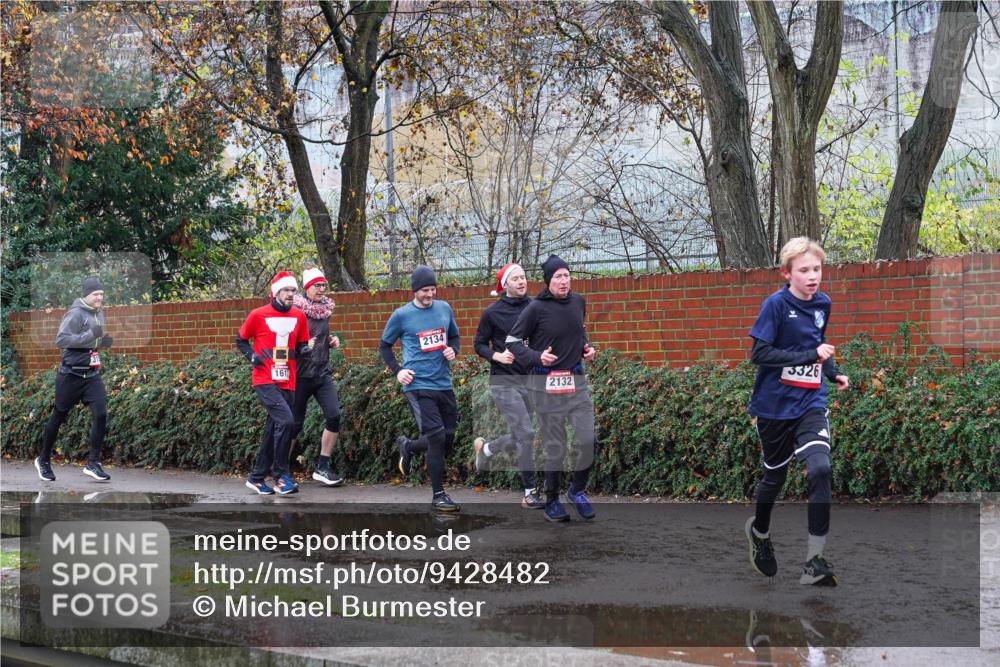 07.12.2025 - St. Pauli X-Mass-Run No. 15 Michael Burmester http://msf.ph/oto/9428482 07.12.2025 11:01:31 Laufen 1617, 2134, 2132, 3326 meine-sportfotos.de