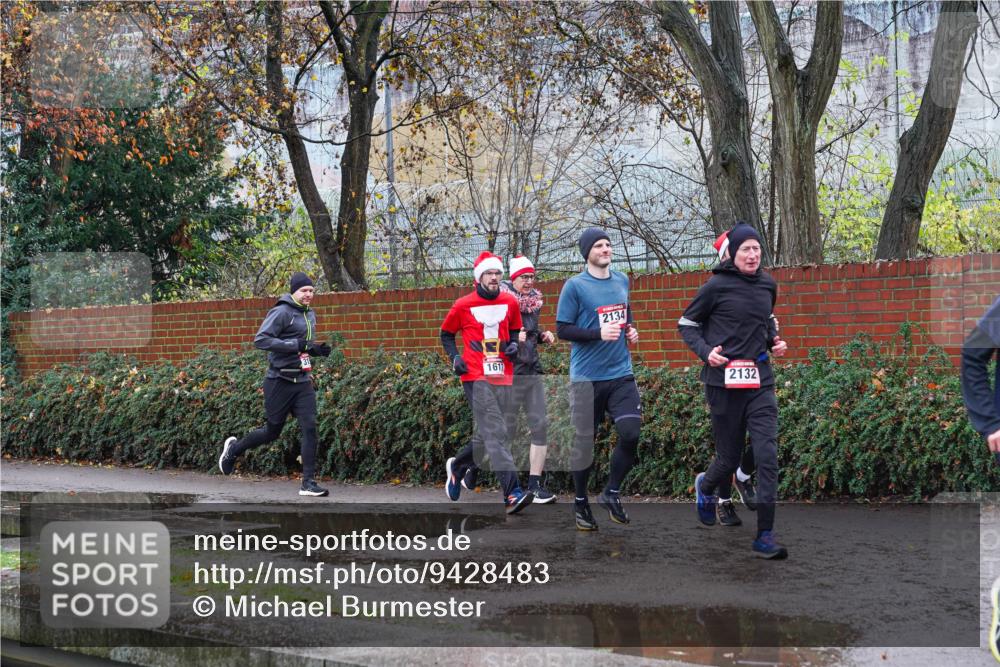 07.12.2025 - St. Pauli X-Mass-Run No. 15 Michael Burmester http://msf.ph/oto/9428483 07.12.2025 11:01:32 Laufen 1617, 2134, 2132 meine-sportfotos.de