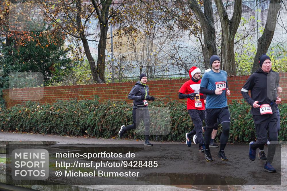 07.12.2025 - St. Pauli X-Mass-Run No. 15 Michael Burmester http://msf.ph/oto/9428485 07.12.2025 11:01:33 Laufen 1617, 2134, 2132 meine-sportfotos.de